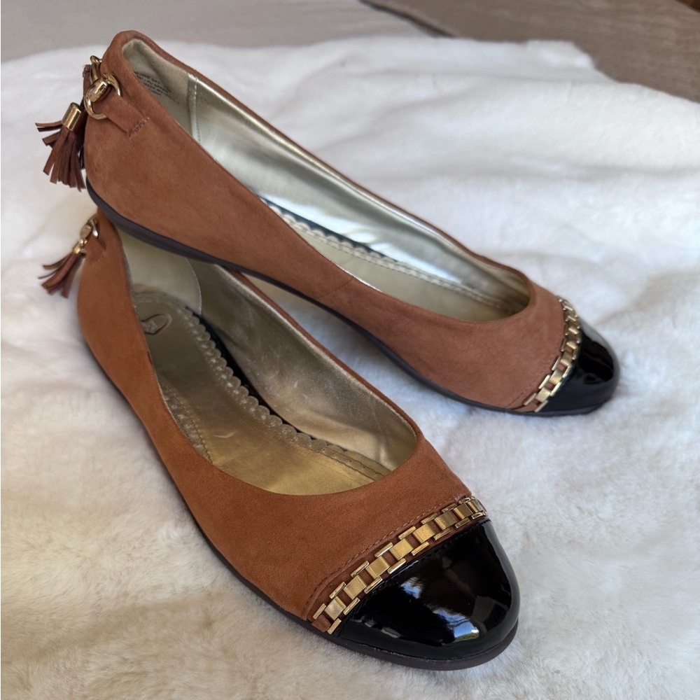 Madeline Brown and  Black Patent Toe Women's Flats w/ gold chain accents Size 11